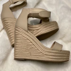 Kendall and Kylie nude wedges